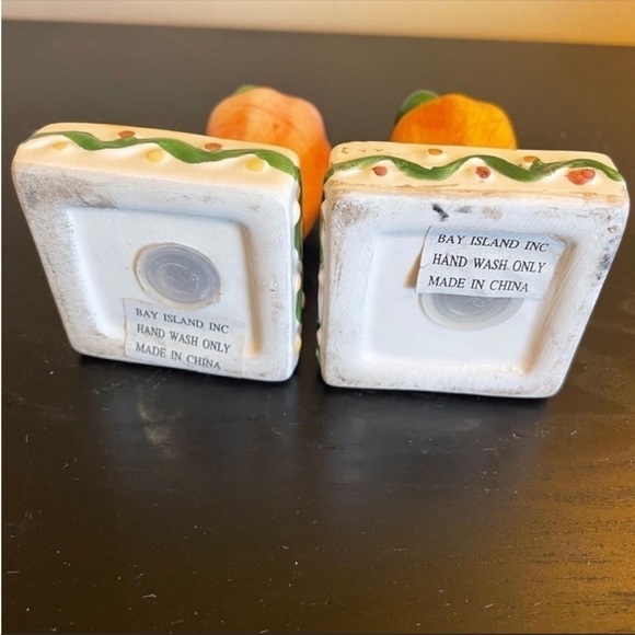 Bay Island Vintage Pepper Shaped Salt and Pepper Shaker - Picture 5 of 5